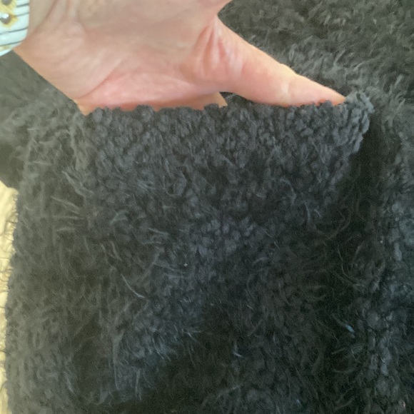 🛍️🛍️ 3 for $5 Beautiful long knotty sweater with pockets - Picture 6 of 9